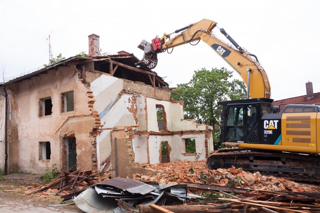 Quelle démarche pour démolir une maison ancienne ?